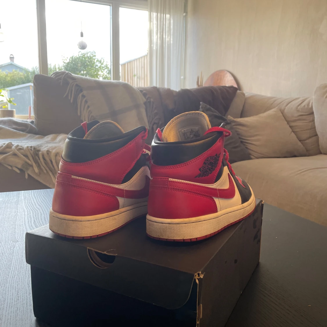 Nike Air Jordan 1 Mid röd/svart/vit - 1