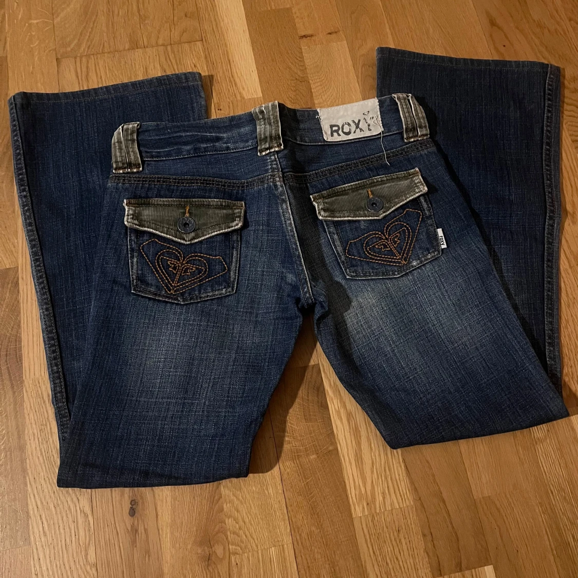 Blå bootcut jeans från Roxy - 3