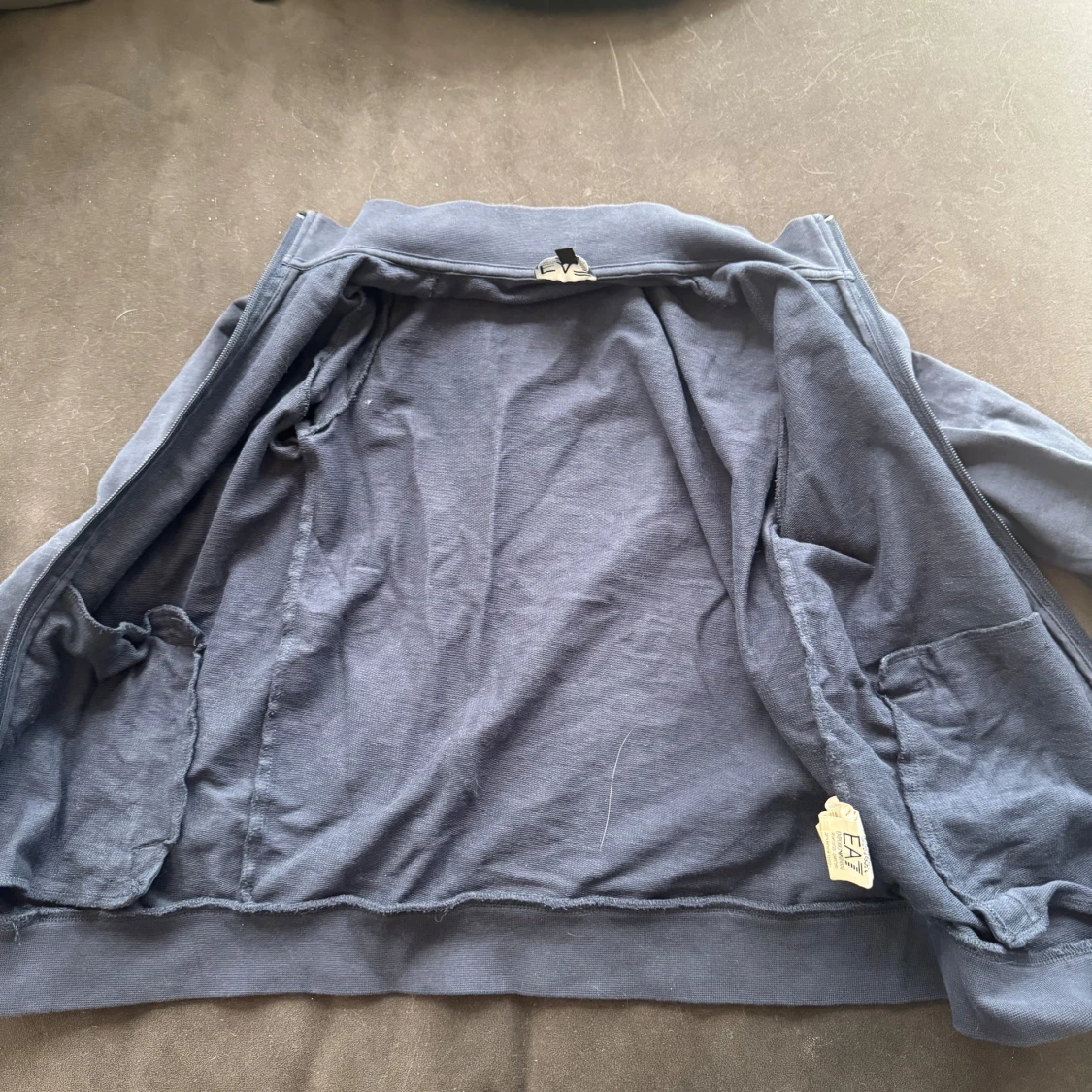 Mörkblå ziptröja från EA7 Armani - 4