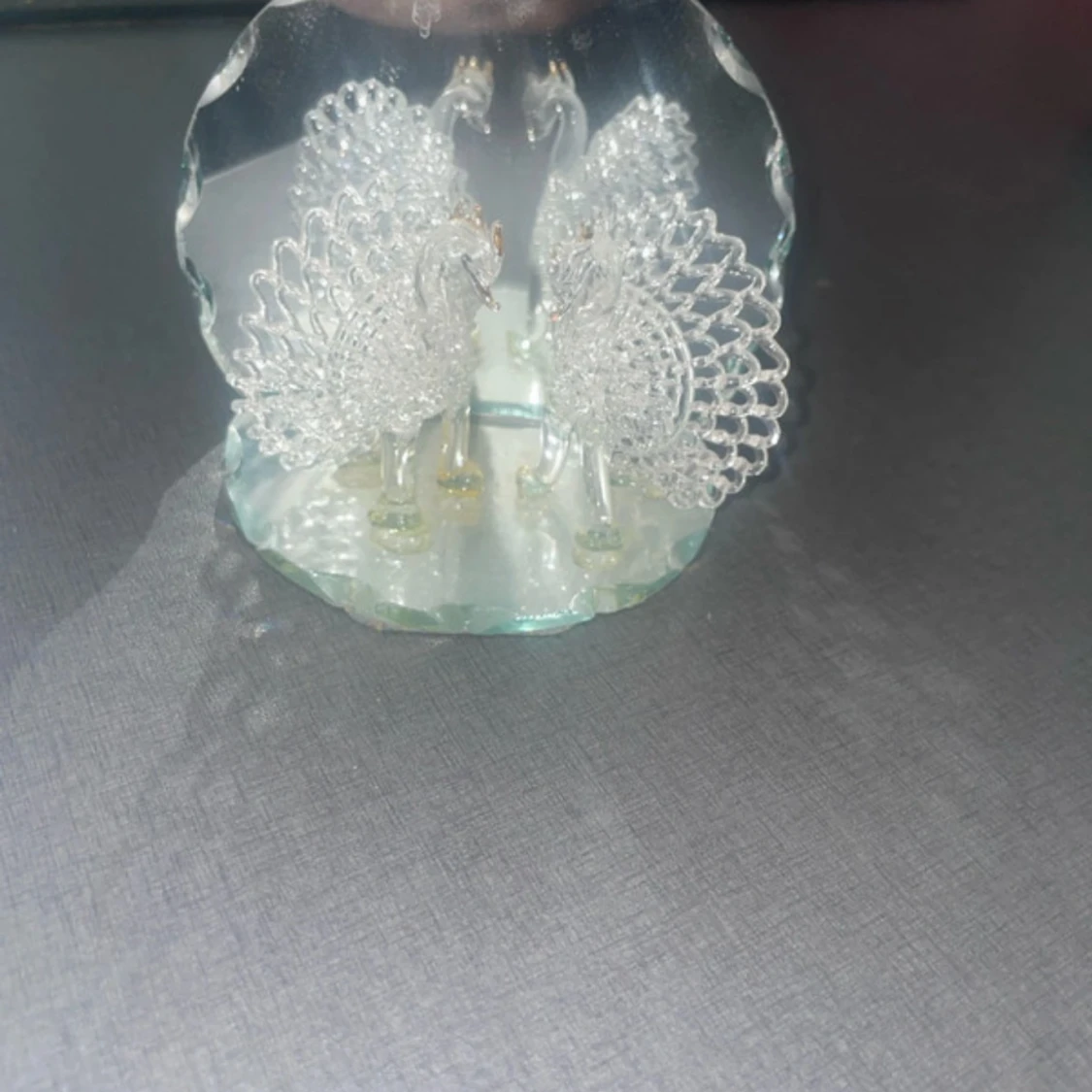 Glasprydnad med två svanar - 2