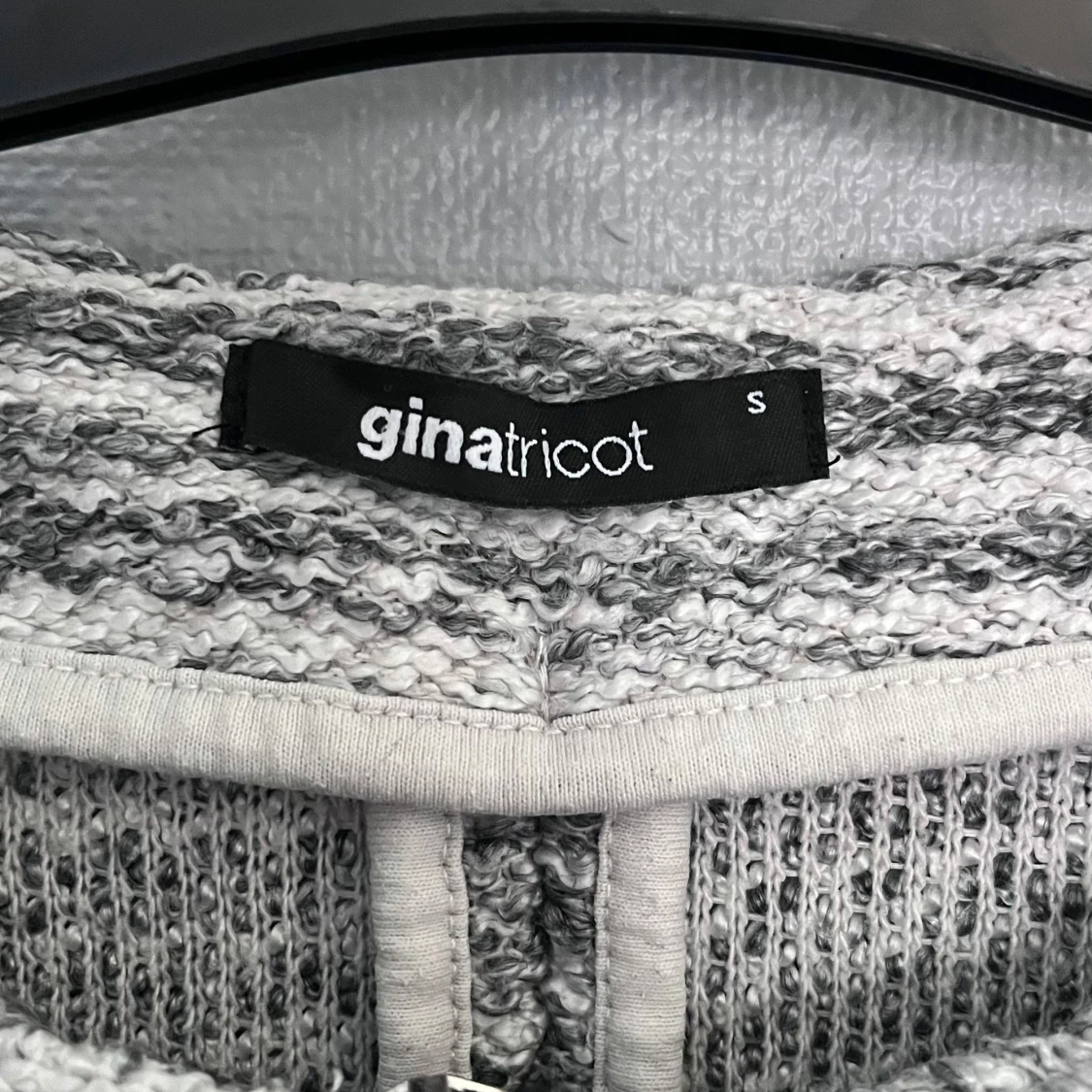 Stickad tröja  - 1