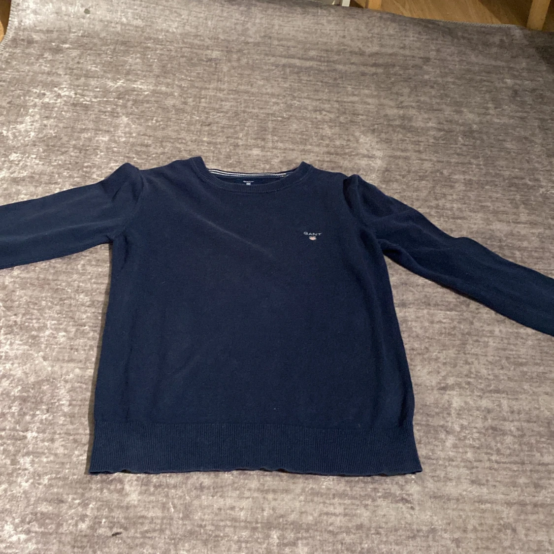 Mörkblå stickad tröja från GANT - 1