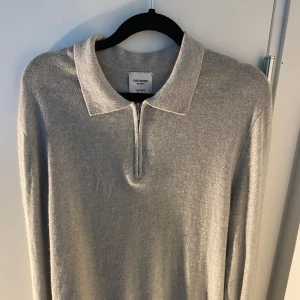 Kashmir half zip - Jag säljer en halfzip (100% Kashmir) från John Henric. Nypris 1499kr, mitt pris👌🏽👇