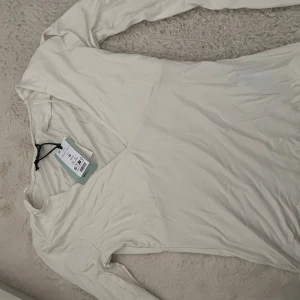 Tröja - En superfin tröja från Gina! Helt oanvänd till och med lappen sitter kvar! 😍