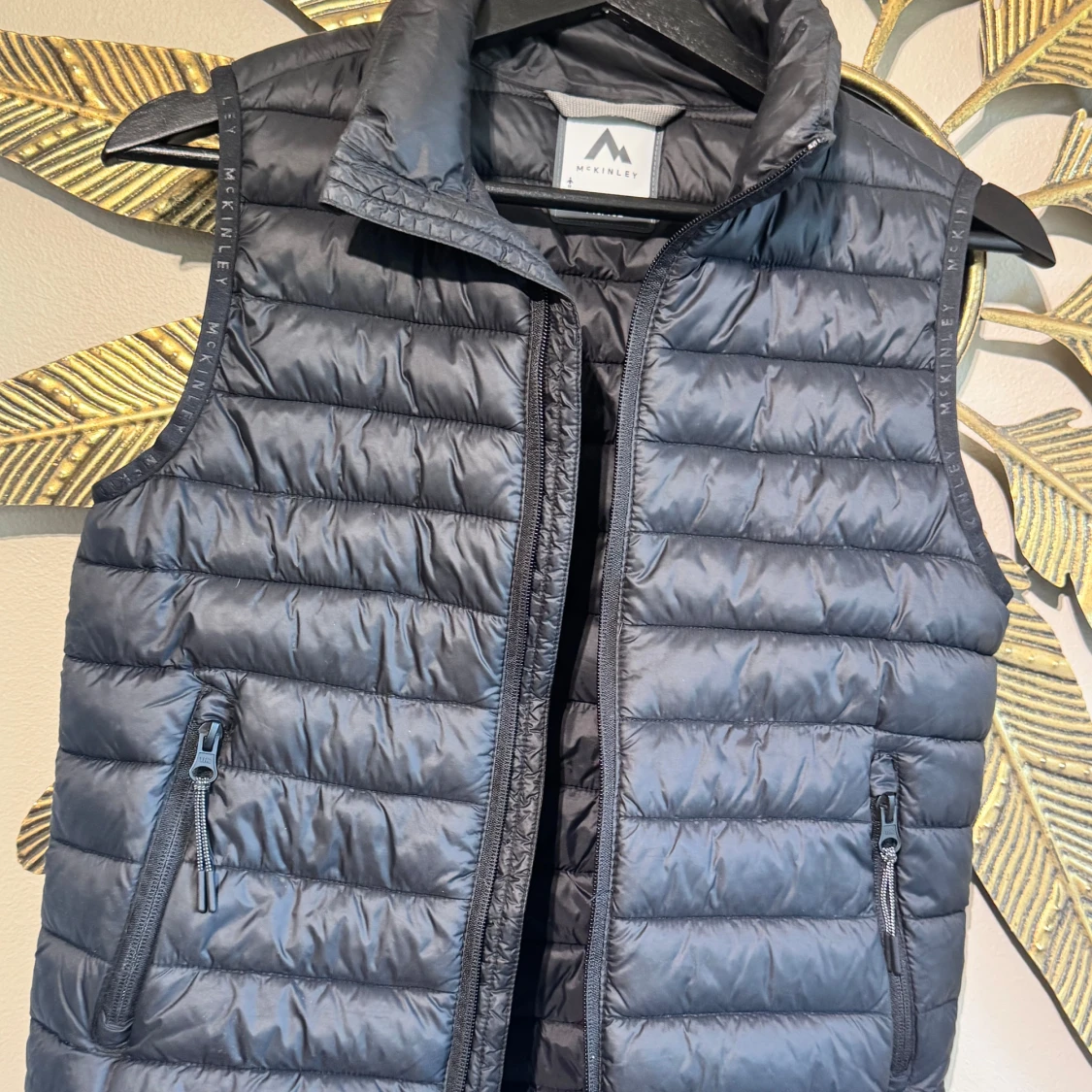 Svart dunväst från McKinley 146/152
