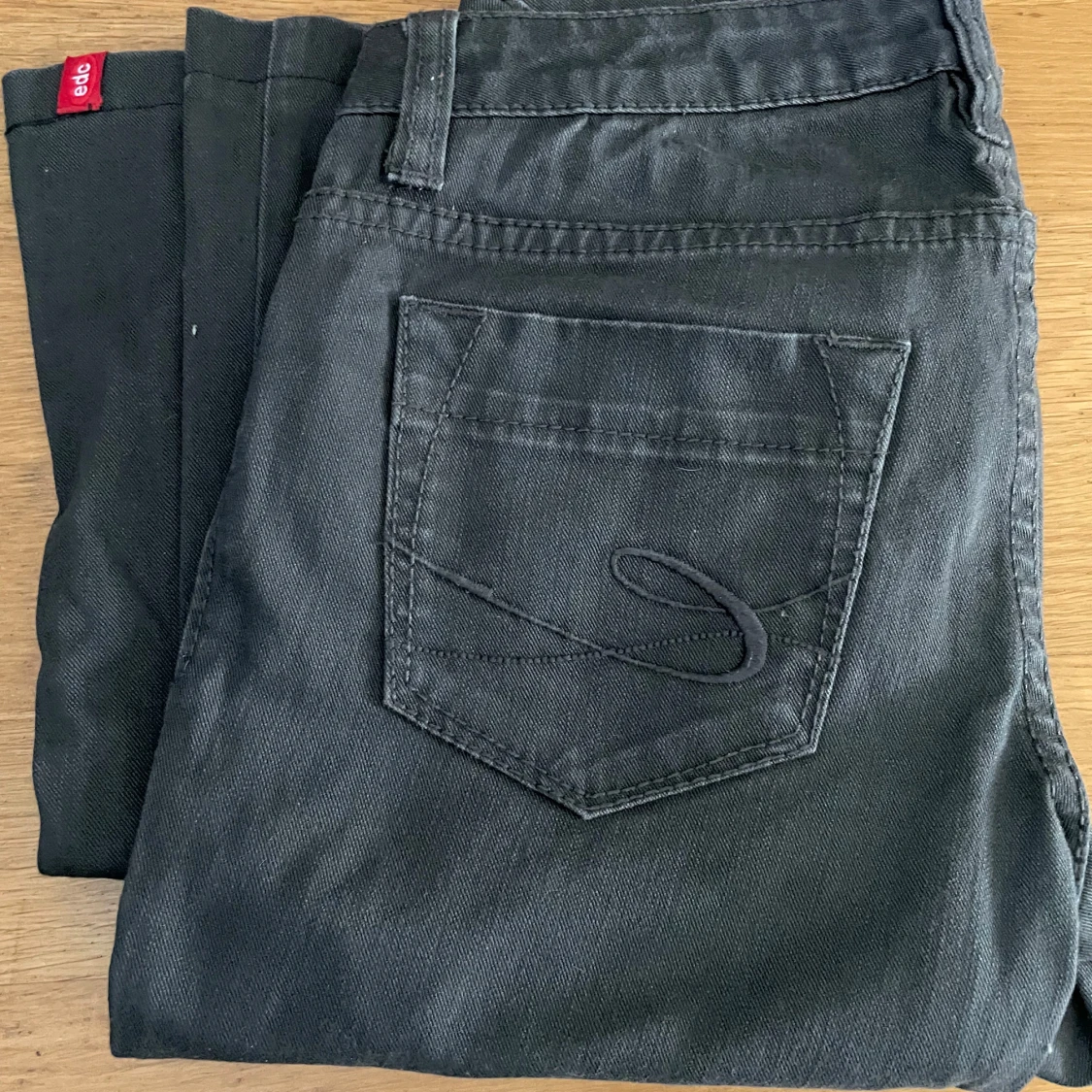 Svarta byxor från EDC, by esprit - 2