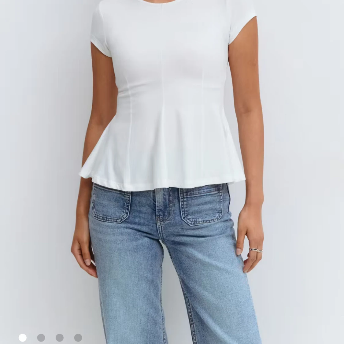 Vit peplum topp med kort ärm