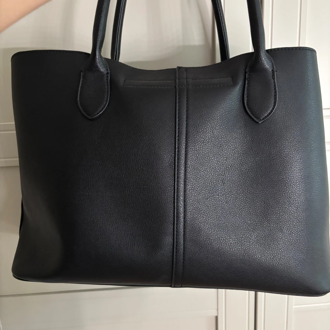 Svart axelväska i skinnimitation - 3