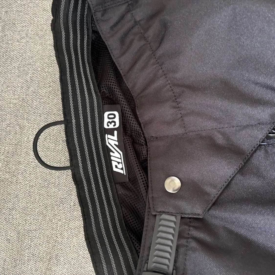 Svarta täckbyxor Rival strl 30 - 1