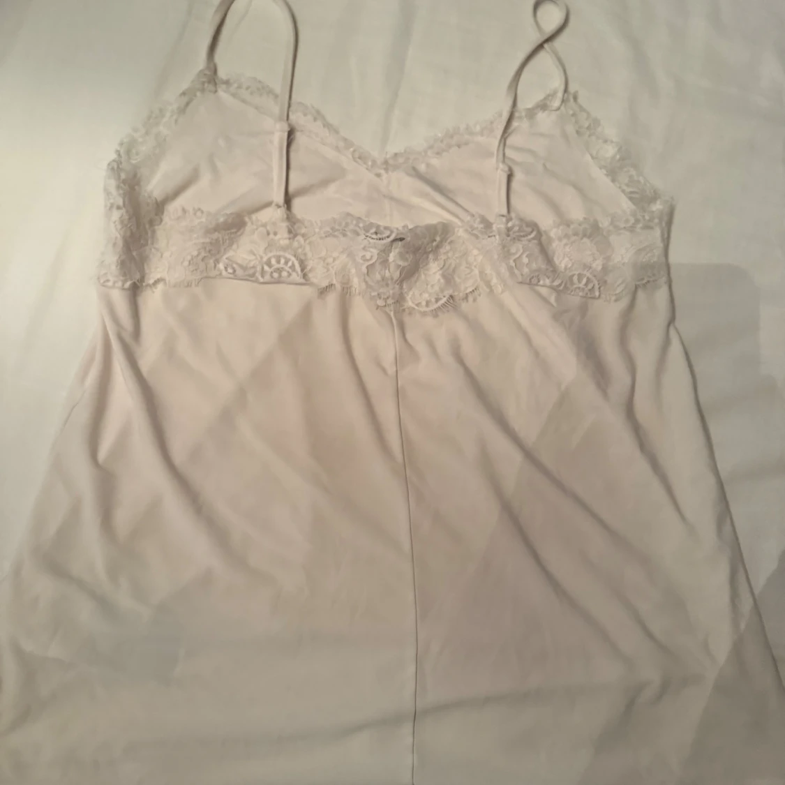 Beige spetslinne från Amisu - 1