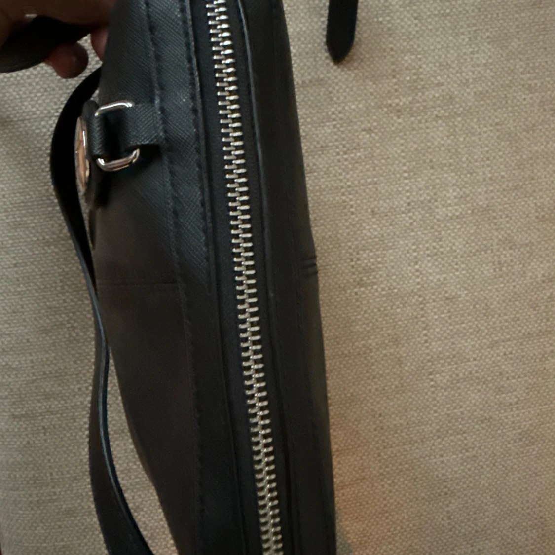 Svart axelväska från Armani Jeans - 2