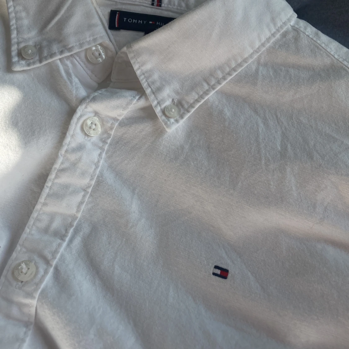 Vit skjorta från Tommy Hilfiger - 2