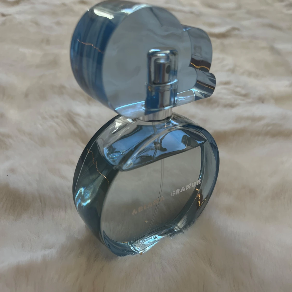 Ariana Grande blå parfymflaska - 3