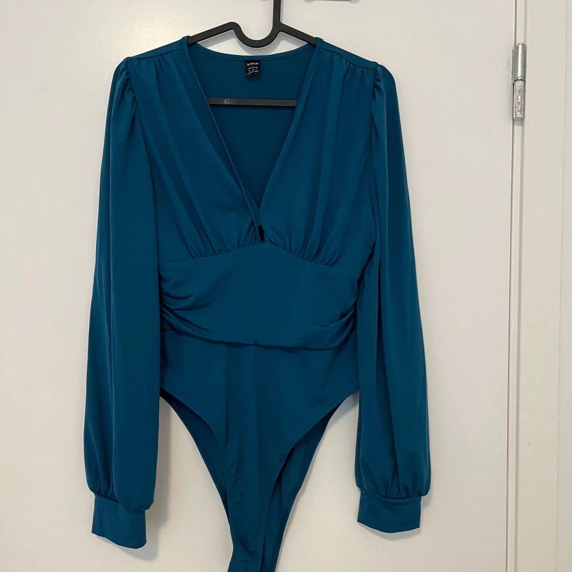 Brun och blå omlott bodysuit - 1