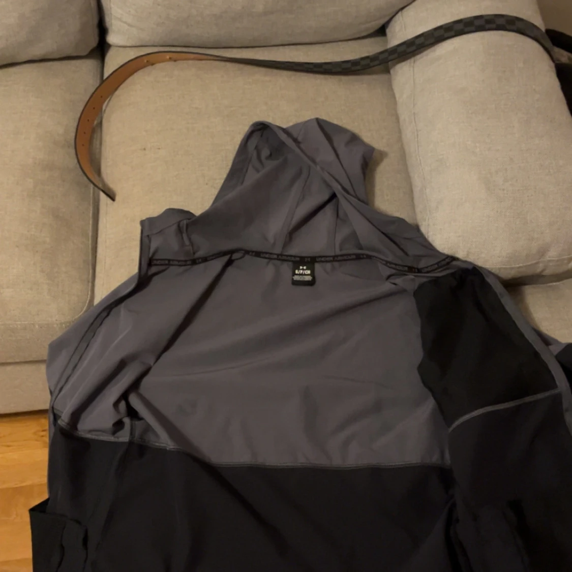 Under Armour svart/grå vindjacka S - 2