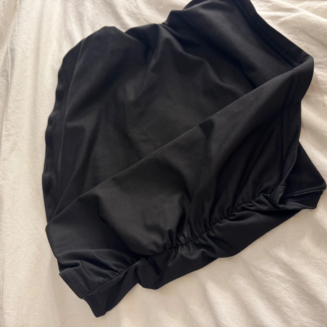 Två toppar i rött och svart - 1