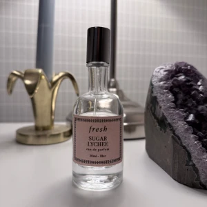 Fresh Sugar Lychee EdP 30ml - Fresh sugar lychee. Väldigt fräsch fruktig doft, inte för söt heller. 