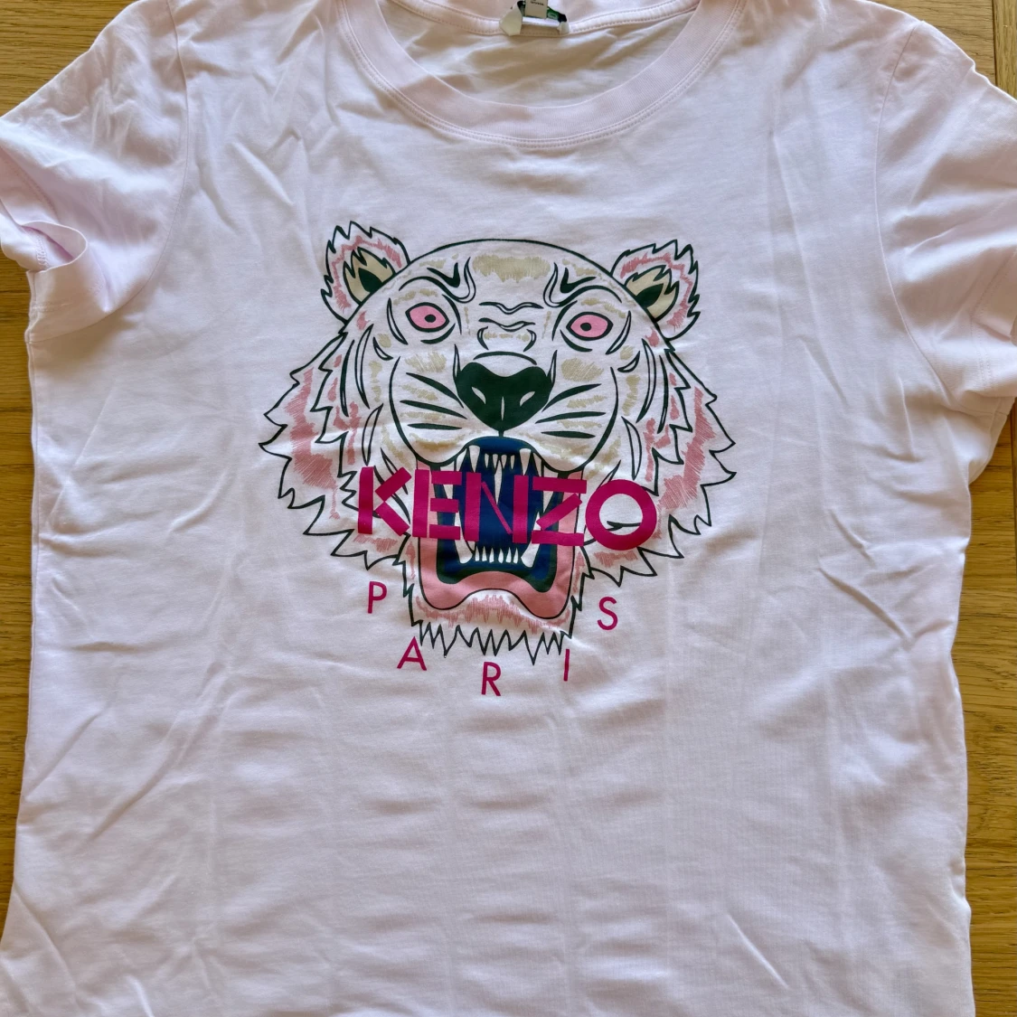 Ljusrosa Kenzo t-shirt med tigertryck