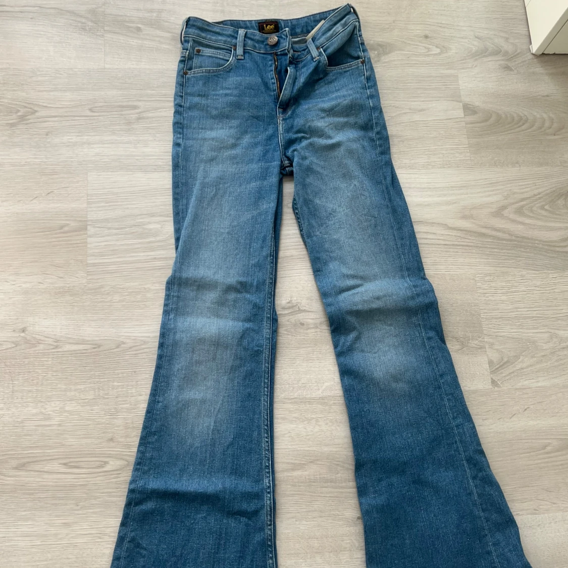 Blå bootcut jeans från Lee - 2