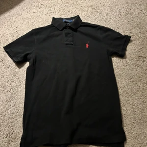 Ralph Lauren piké svart storlek S - Ralph Lauren piké riktigt bra skick 
