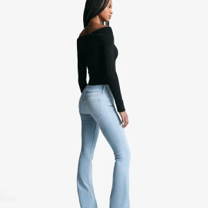 Bershka jeans - Jättesnygga bershka jeans som är bootcut och low/mid waist. Aldrig använda bara testade