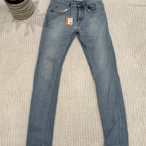 Ljusblå skinny jeans Tiger of Sweden - Snygga tiger of sweden jeans size 29/32