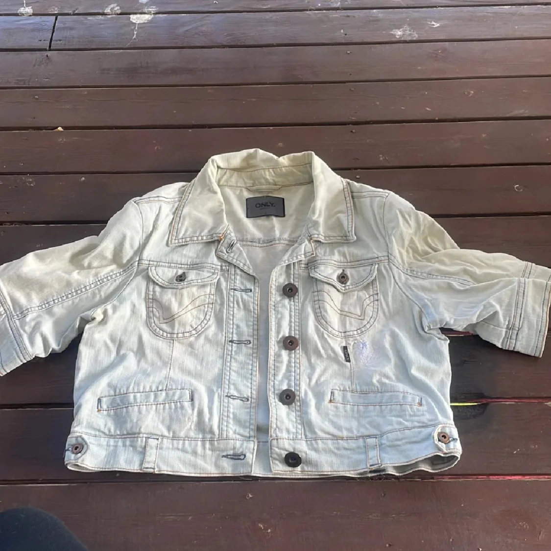 Ljus jeansjacka från ONLY, croppad