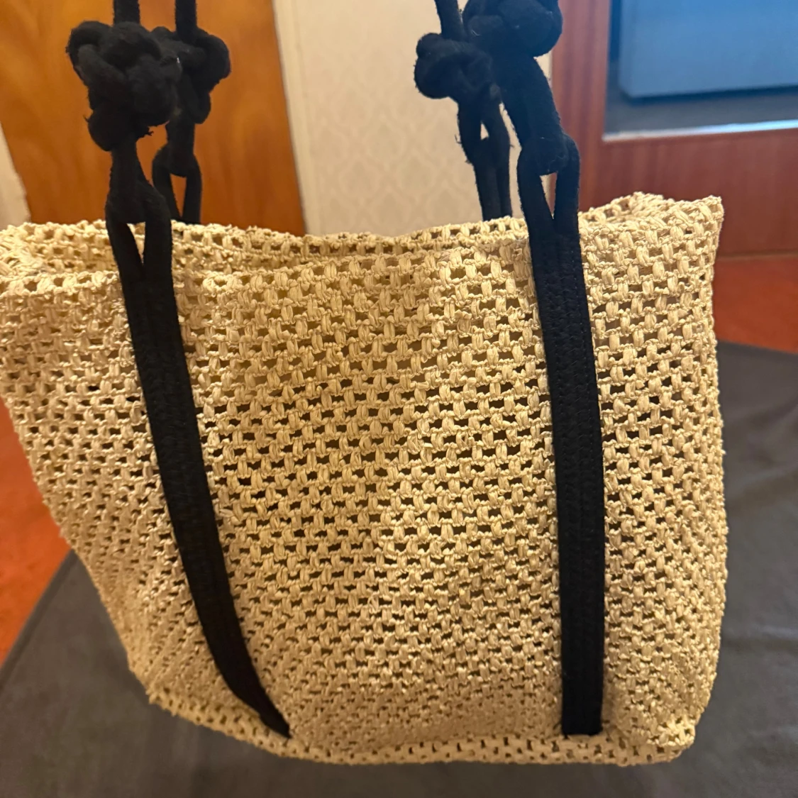 Beige axelväska i flätad bomull - 1