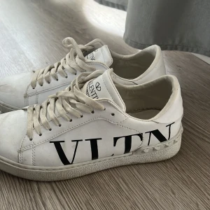 VLTN  - Valentino skor jag köpt utomlands men aldrig kommer till användning 