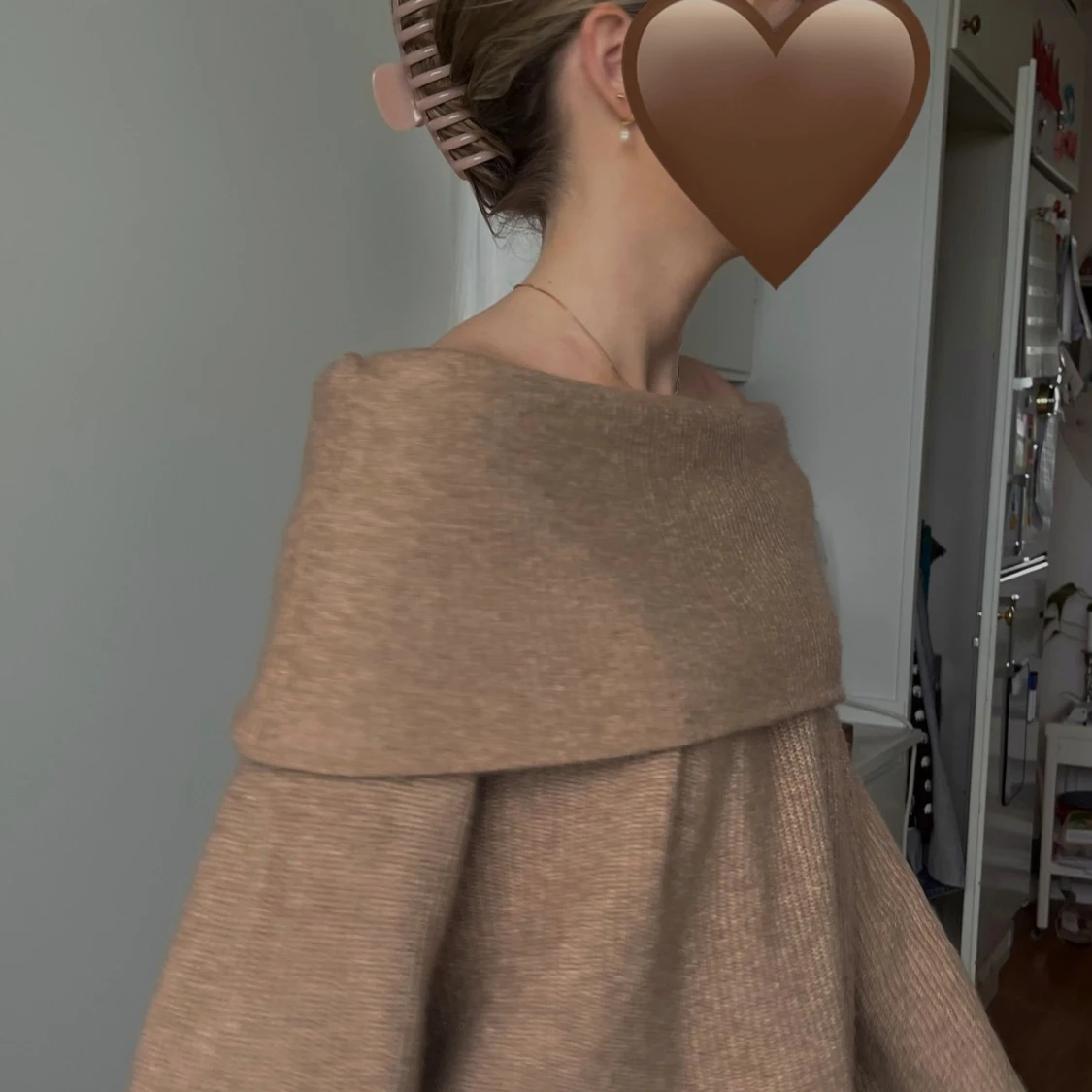 Beigebrun offshoulder stickad tröja // oversized