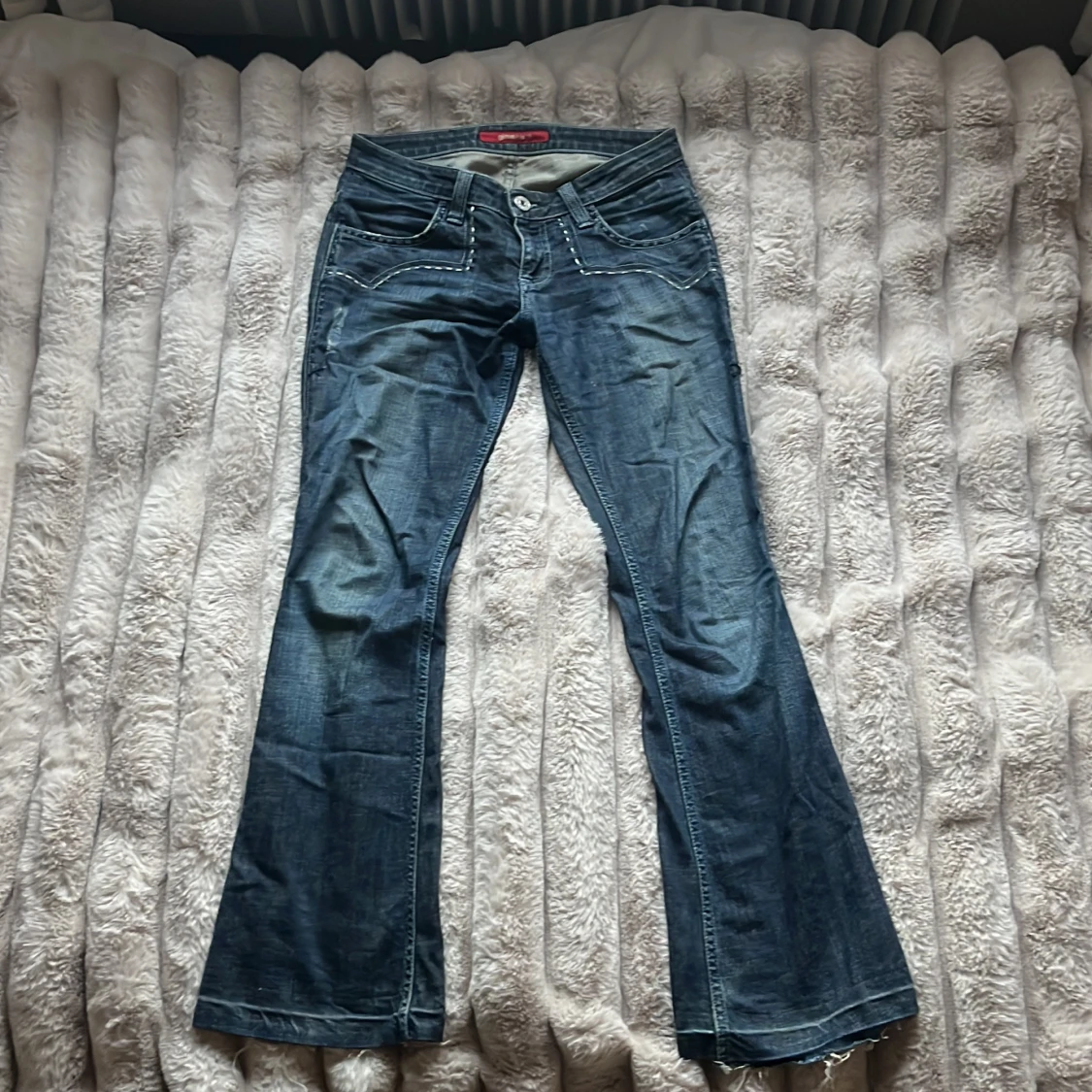 Blåa bootcut jeans från Gina Jeans - 1