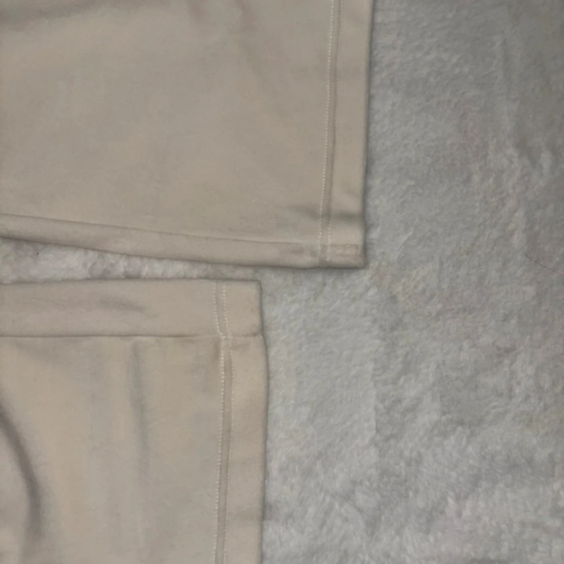 Krämvita Juicy Couture mjukisbyxor - 2