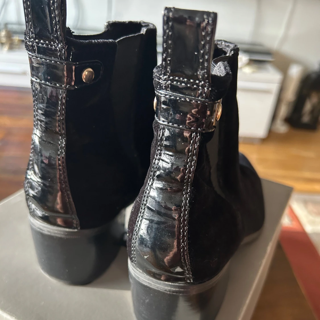 Svarta sammet boots från Depeche - 1