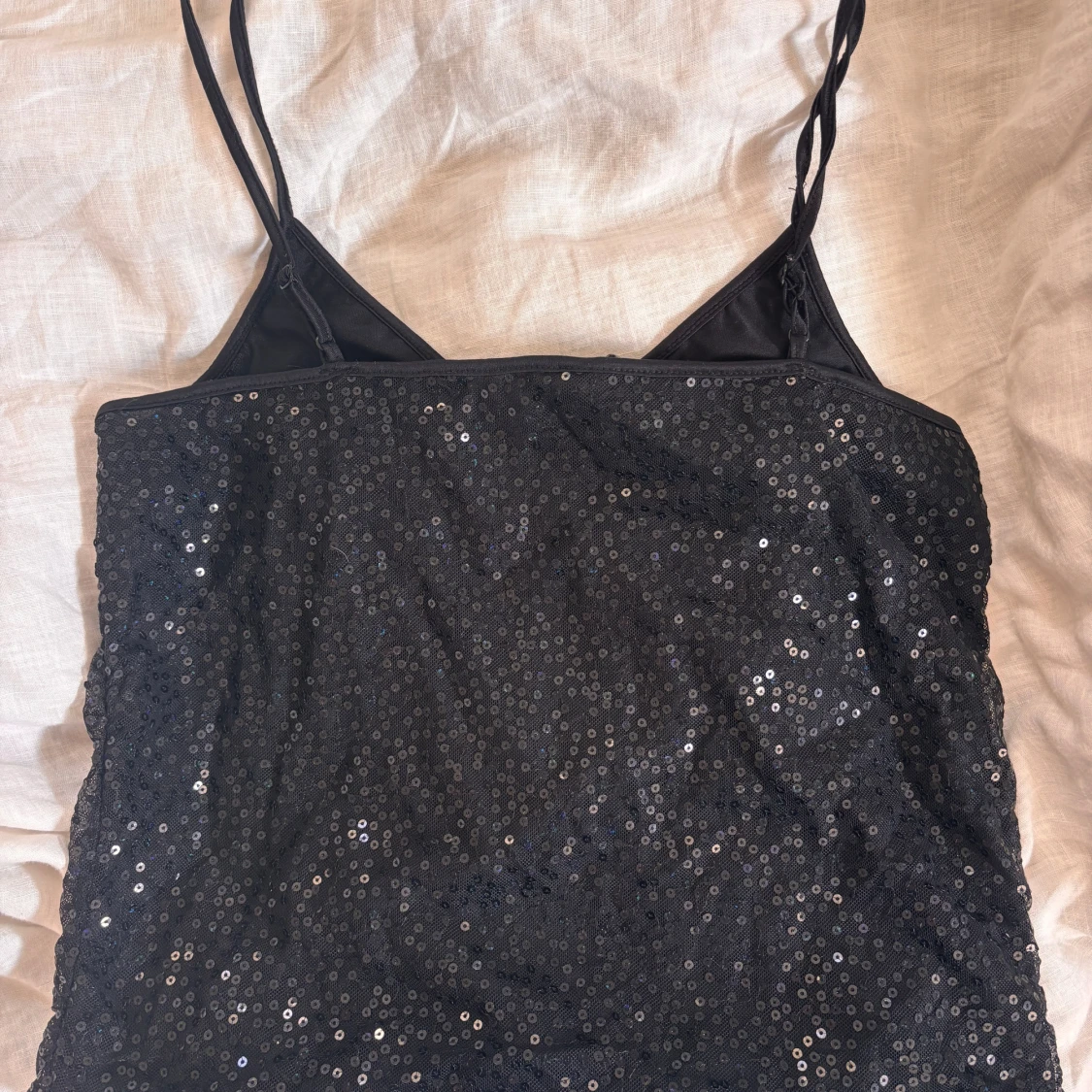 Svart glittrigt linne  - 1