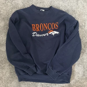 Vintage sweatshirt - Mörkblå vintage sweatshirt med perfekt boxig passform! 