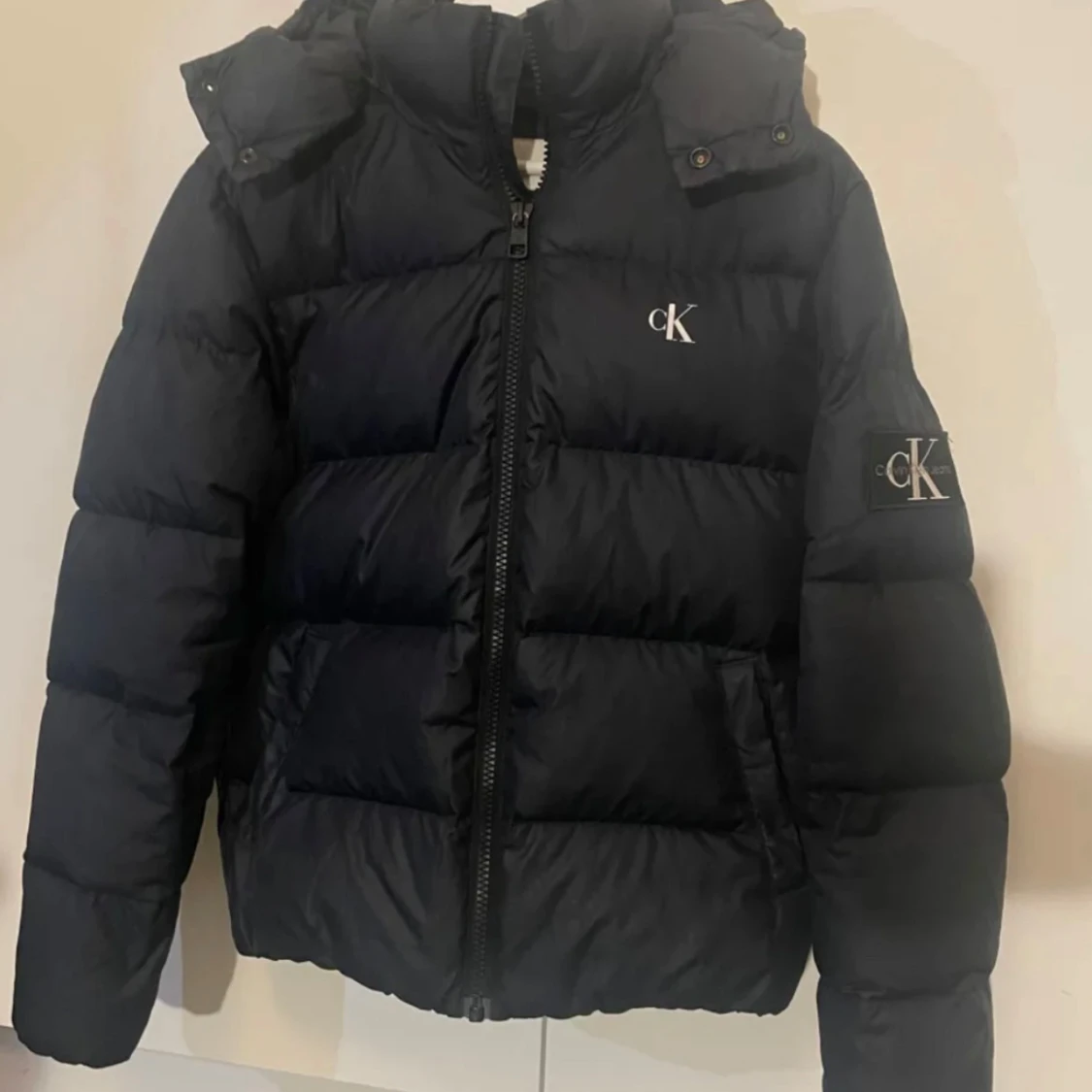 Svart pufferjacka från Calvin Klein