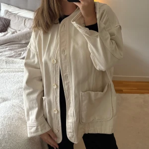 Jacka - En så fin jeans jacka i beige!! Oversized fit ❤️