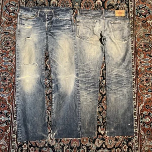 Hysteric glamour jeans - Helt galna vintage jeans från hysteric glamour, jag köpte dessa rakt från Japan och är väldigt svåra att få tag på. Dem har riktigt fina lagningar och slitningar även deras signatur spikar vid fickan! Mått: Midja: 40cm Längd: 95cm Benöppning: 19,5cm