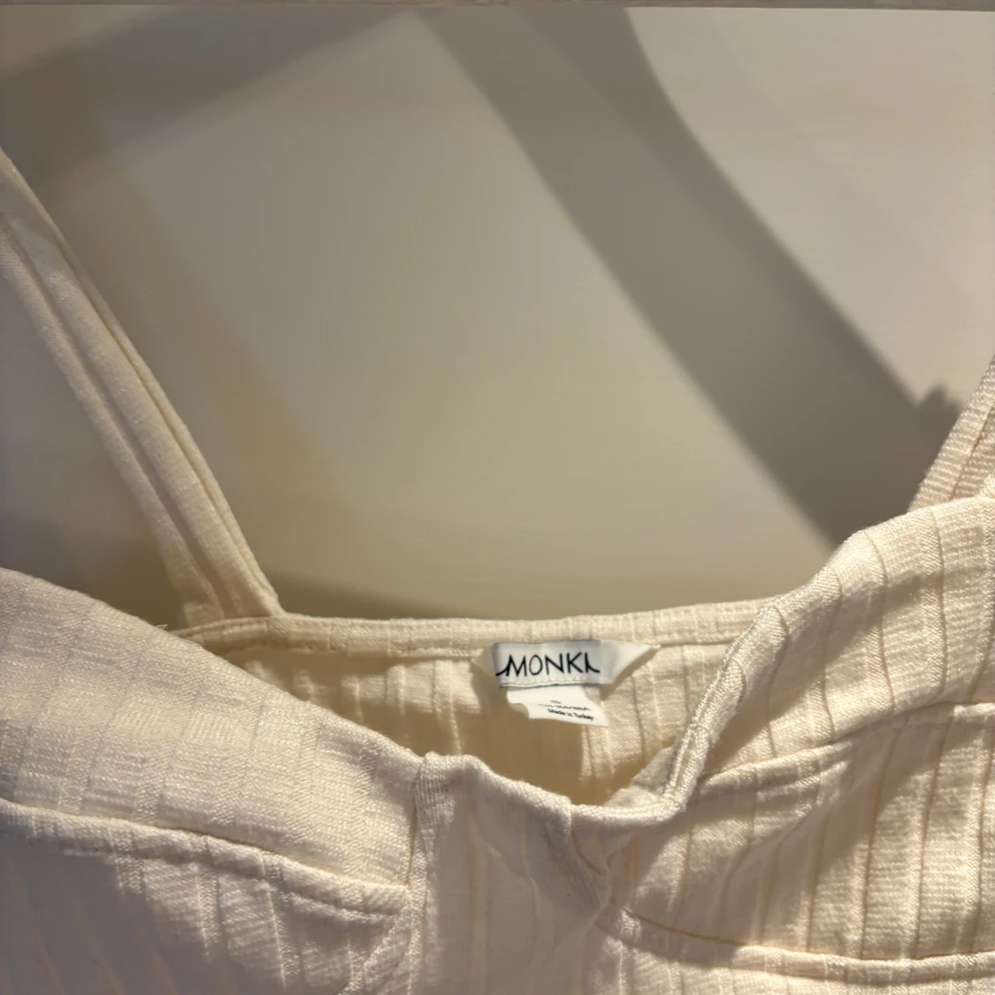 Ribbad vit korsettopp från Monki - 1