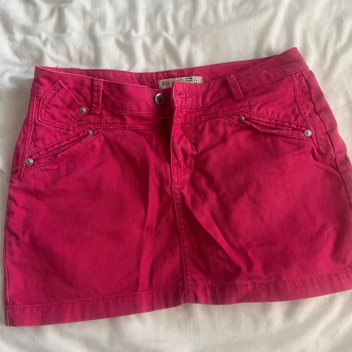 Rosa jeanskjol med fickor