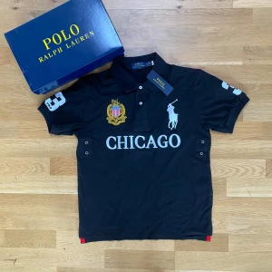 Ralph lauren shirt Chicago - ✅ Polo Ralph lauren chief keef shirt shirt Chicago. (R€p)  📊 Colour: white & black  📏 Size: Medium (M) (please seek measurements for reassurance)  📐 Measurements: Pit to pit – 52cm Collar to hem – 65cm  ♻️ New. Not worn.  💬 If you got any questions don’t hesitate to  ask!   I ship on the same day or the next day🤝  💰 Im also open for resonable offers - feel free to make one✌️