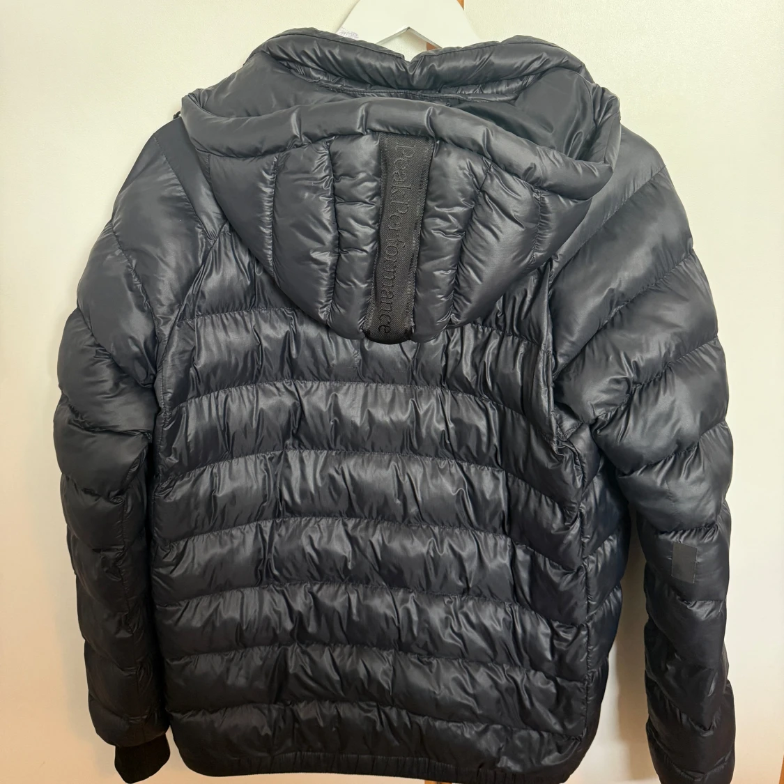 Svart dunjacka från Peak Performance - 1