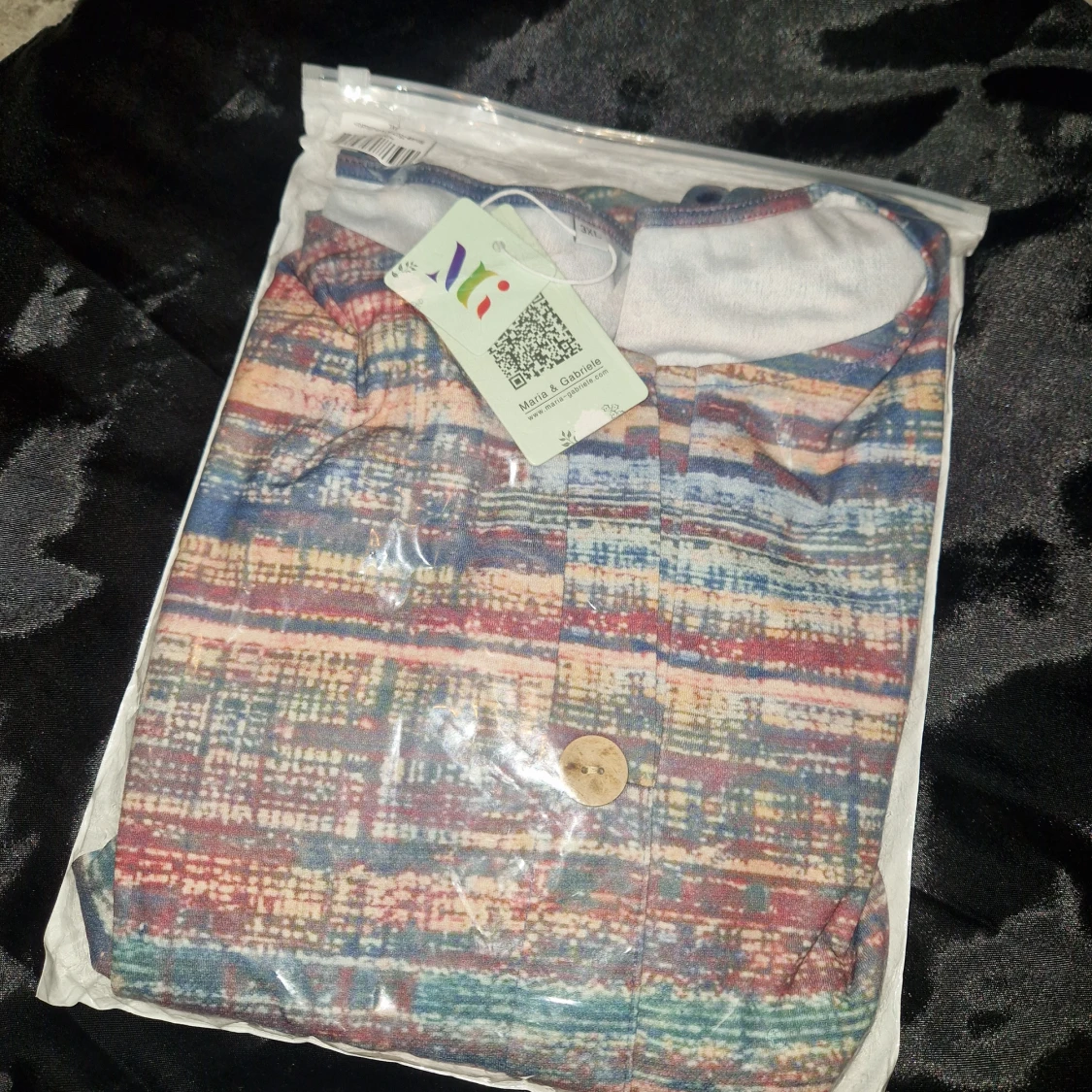 Färgglad blus med mönster