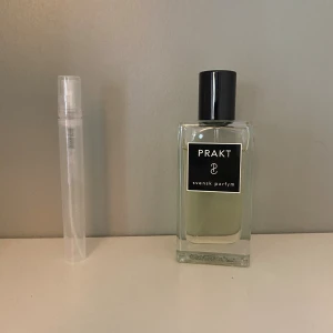 Prakt från svensk parfym  - Säljer samples på denna dänga luktar som svensk sommar i en flaska😍🇸🇪☀️ 5ml=175kr 
