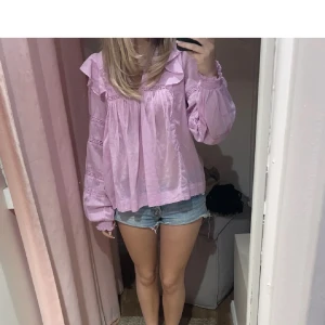 Neo noir blus - Jättesöt blus från Neo noir💘💘