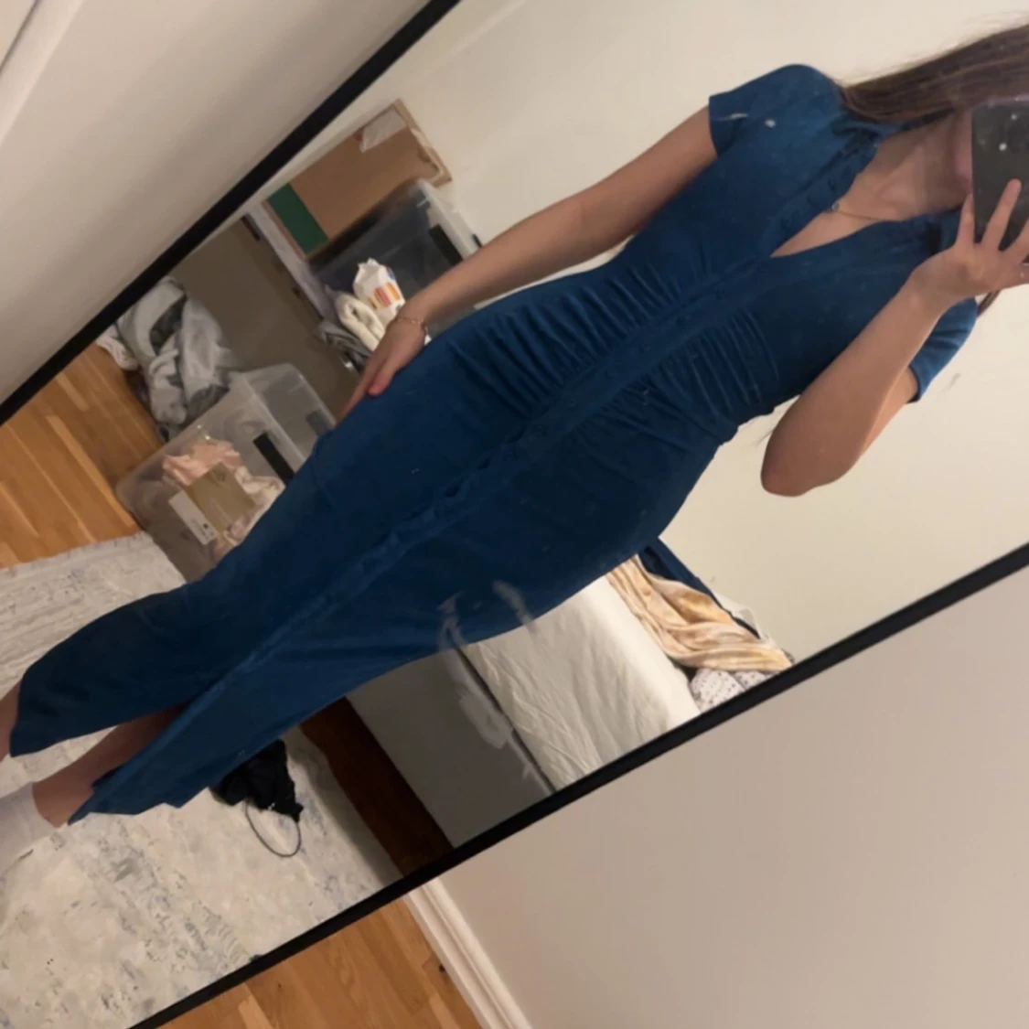 Blå långklänning med knappar - 1