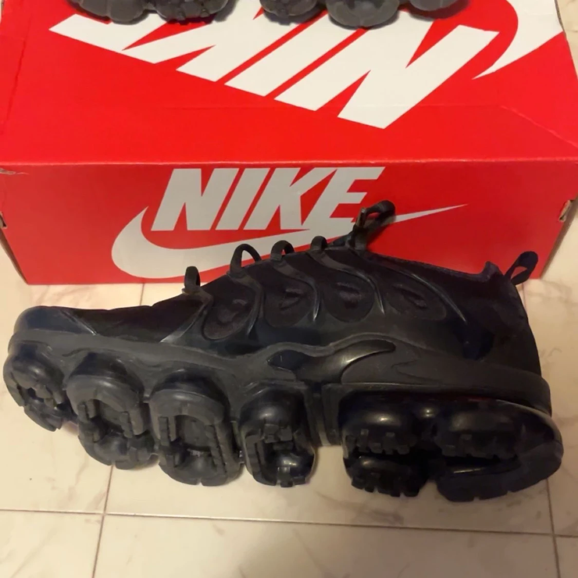 Nike Air Vapormax Plus svarta sneakers - 2