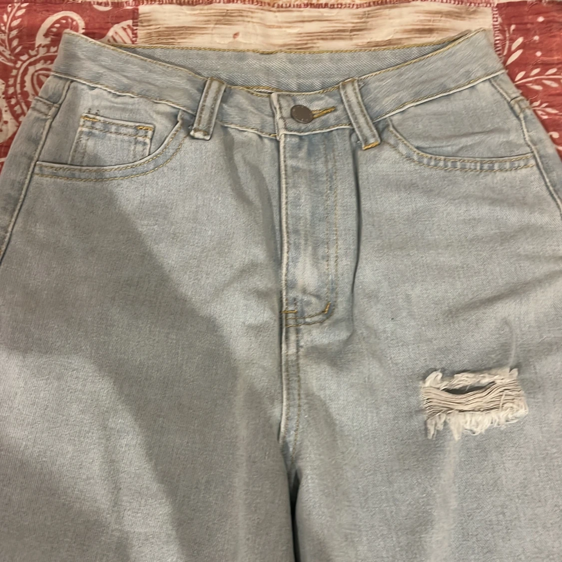 Ljusblå ripped jeans från SHEIN Teen - 1