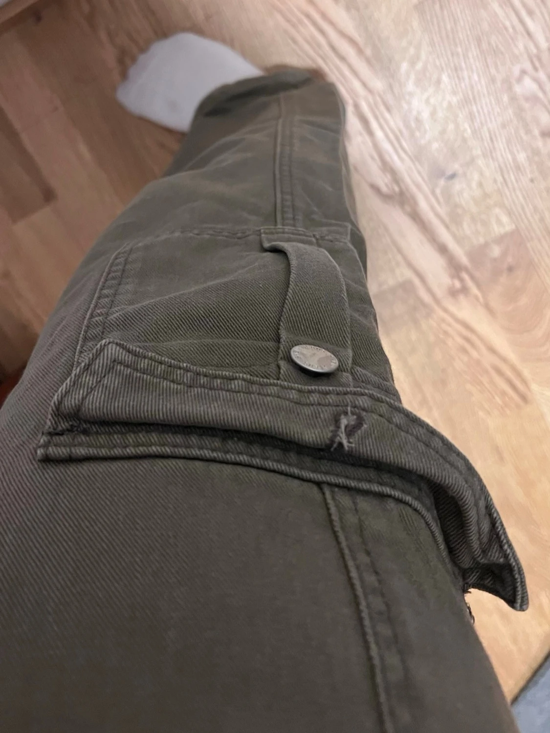 Olivgröna cargobyxor från SHEIN - 2