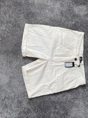 Vita shorts Lager 157 - Oanvända shorts 
